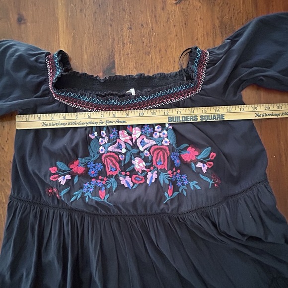 FREE PEOPLE Black Embroidered Off Shoulder PEASANT TOP L Smocked Boho Festival - Picture 13 of 16